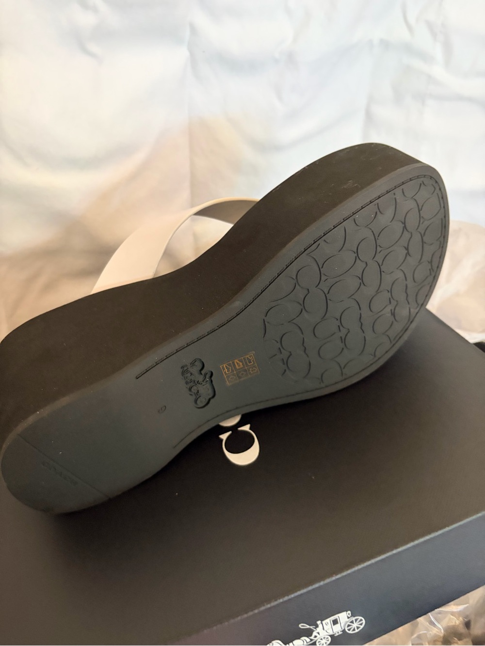 Coach sculpted C platform flip-flops - Picture 3 of 5